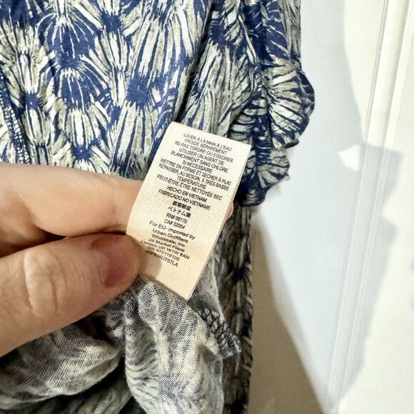 WE THE FREE Top Women Size Medium Linen Floral Cold Shoulder Flutter Sleeve Blue - Picture 4 of 5
